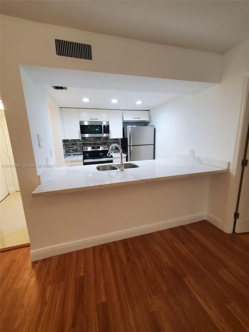8100 Geneva Ct , Unit 437, Doral, FL 33166 Photo