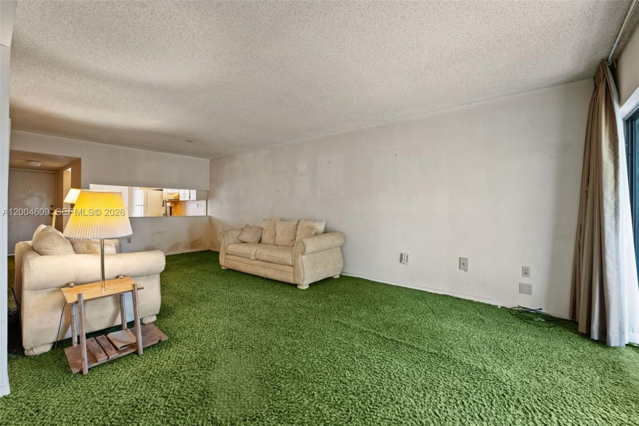 709 Curtiss Pkwy, Unit 23, Miami Springs, FL 33166 Photo