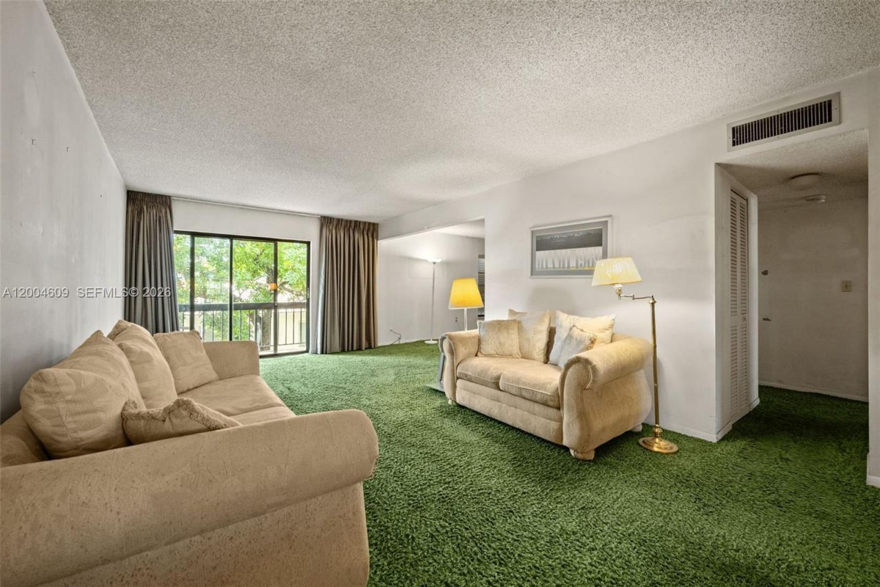709 Curtiss Pkwy, Unit 23, Miami Springs, FL 33166 Photo