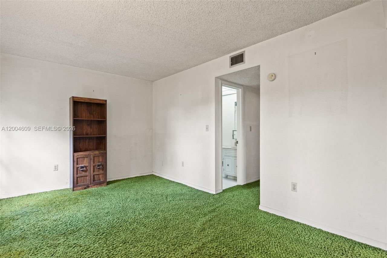 709 Curtiss Pkwy, Unit 23, Miami Springs, FL 33166 Photo