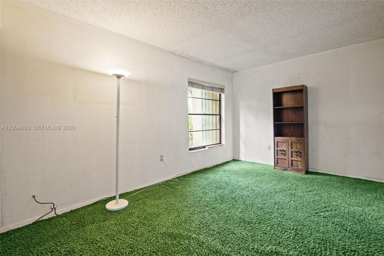 709 Curtiss Pkwy, Unit 23, Miami Springs, FL 33166 Photo