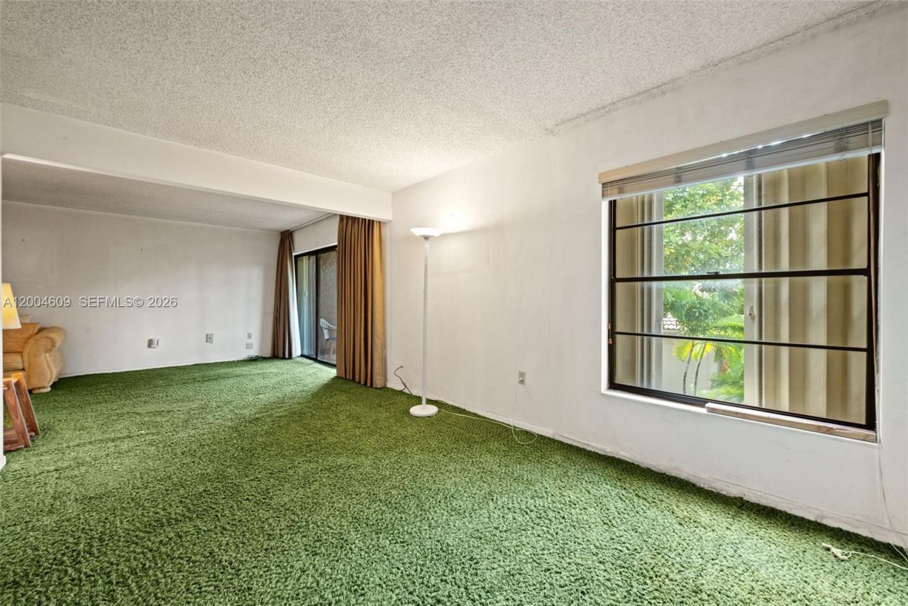 709 Curtiss Pkwy, Unit 23, Miami Springs, FL 33166 Photo
