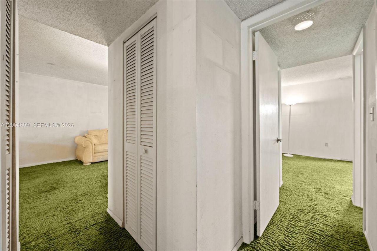 709 Curtiss Pkwy, Unit 23, Miami Springs, FL 33166 Photo