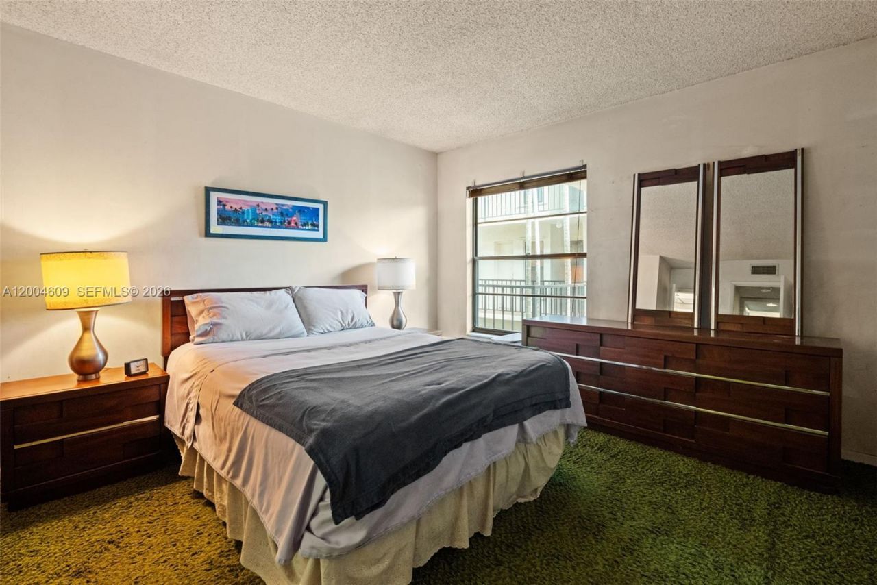 709 Curtiss Pkwy, Unit 23, Miami Springs, FL 33166 Photo