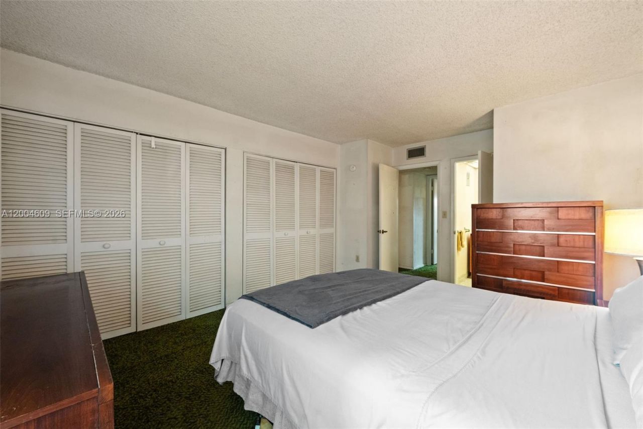 709 Curtiss Pkwy, Unit 23, Miami Springs, FL 33166 Photo