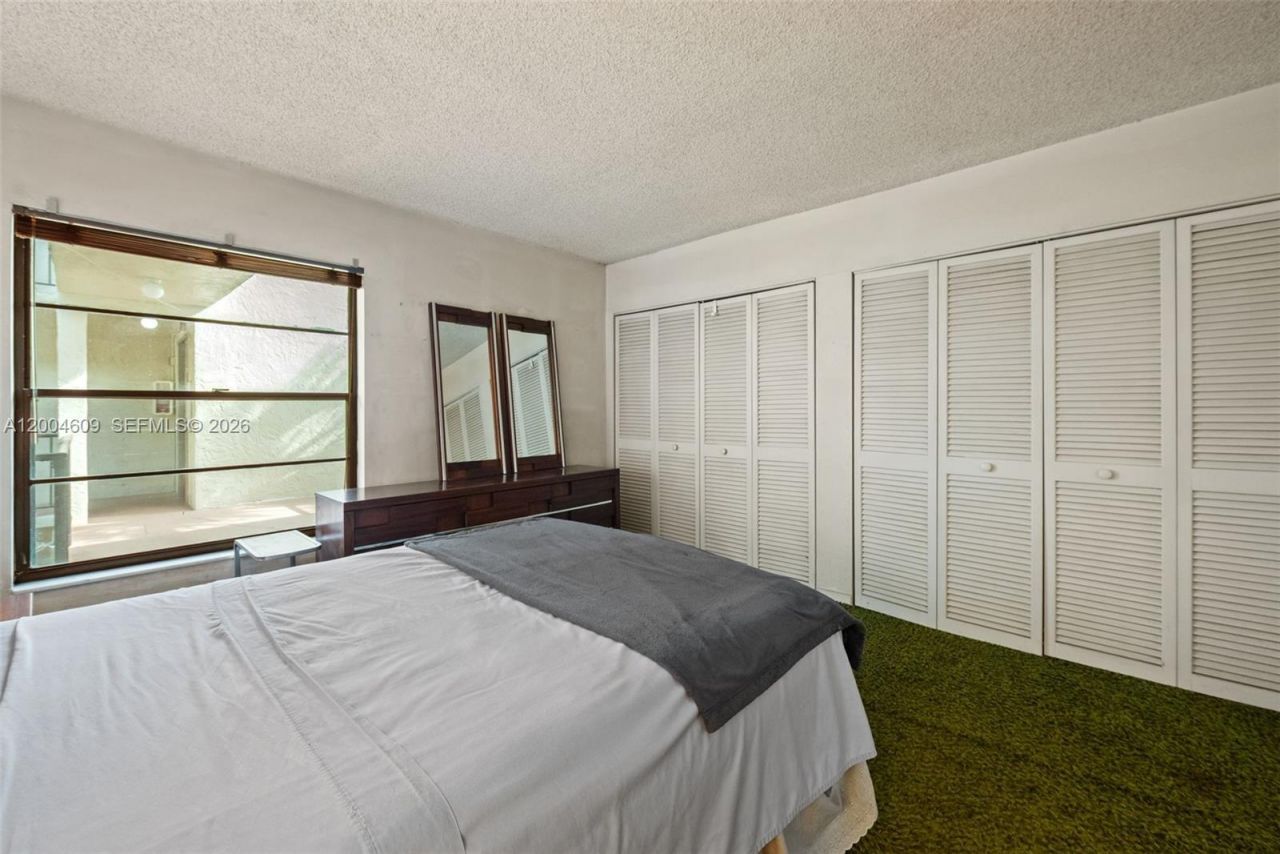 709 Curtiss Pkwy, Unit 23, Miami Springs, FL 33166 Photo