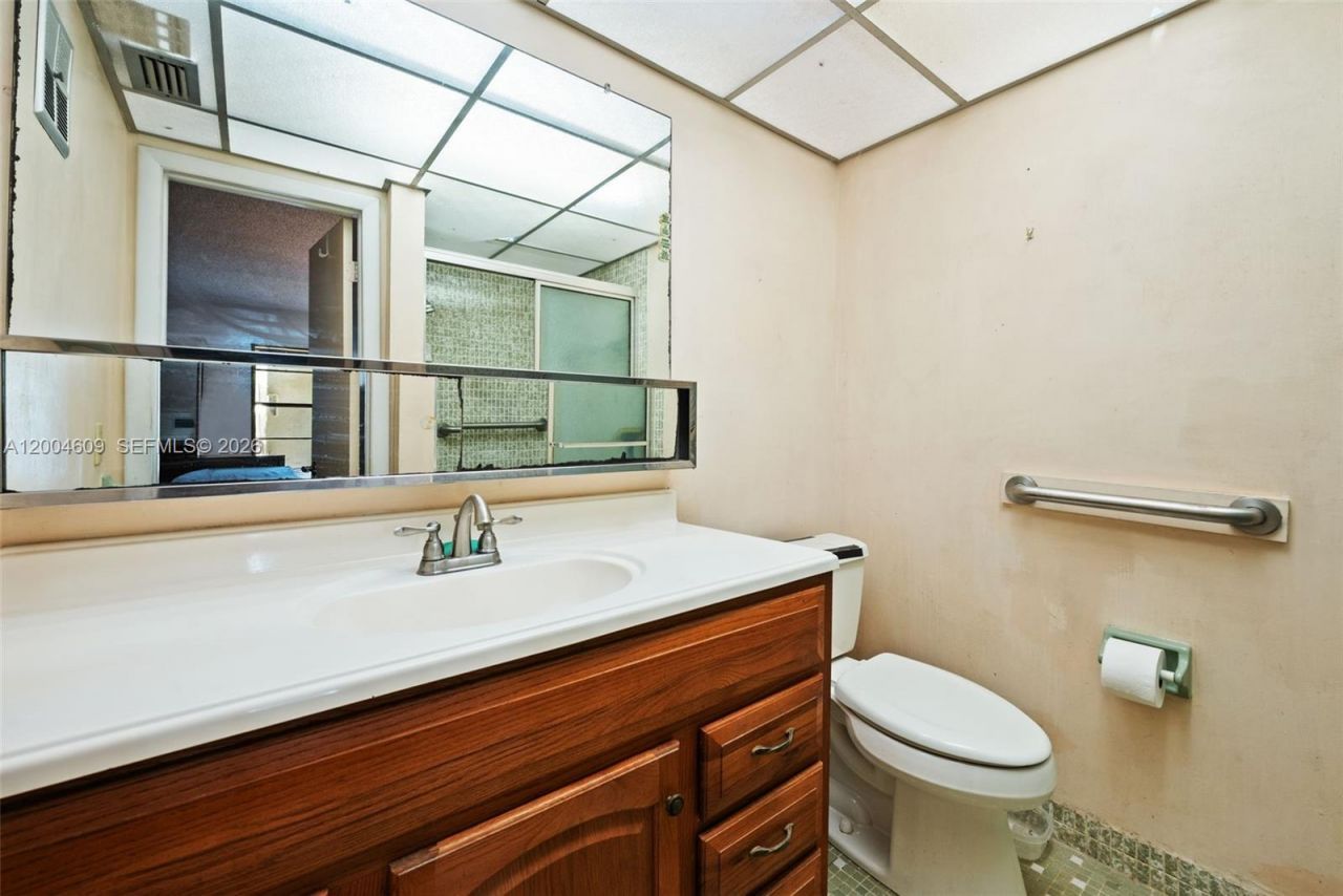 709 Curtiss Pkwy, Unit 23, Miami Springs, FL 33166 Photo