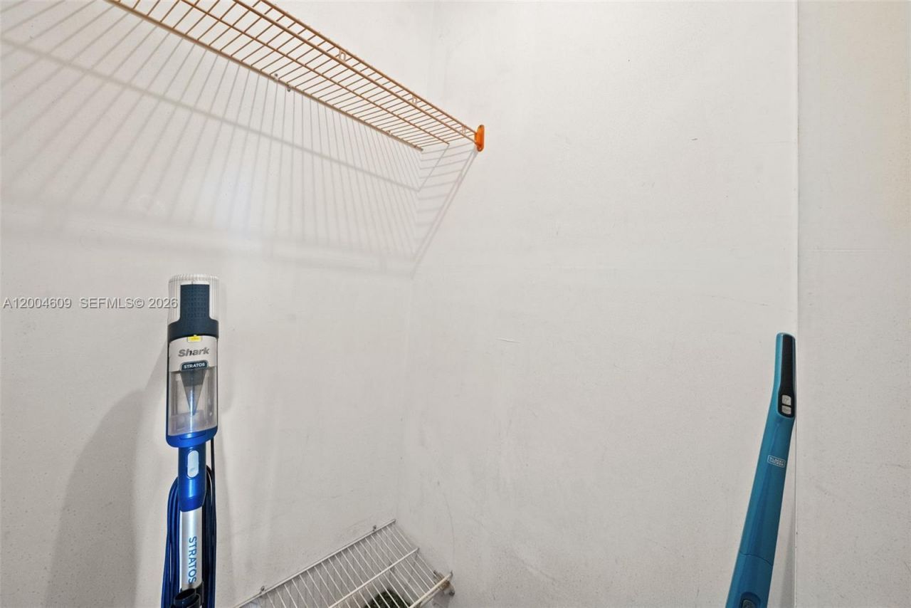 709 Curtiss Pkwy, Unit 23, Miami Springs, FL 33166 Photo
