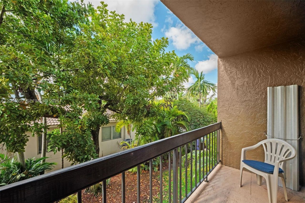 709 Curtiss Pkwy, Unit 23, Miami Springs, FL 33166 Photo