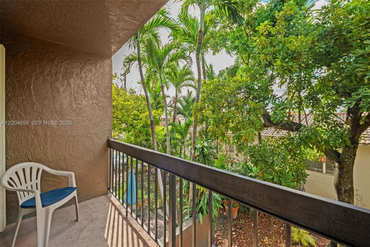 709 Curtiss Pkwy, Unit 23, Miami Springs, FL 33166 Photo