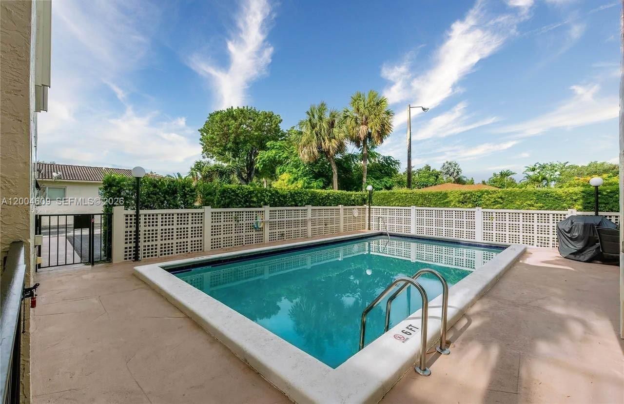709 Curtiss Pkwy, Unit 23, Miami Springs, FL 33166 Photo