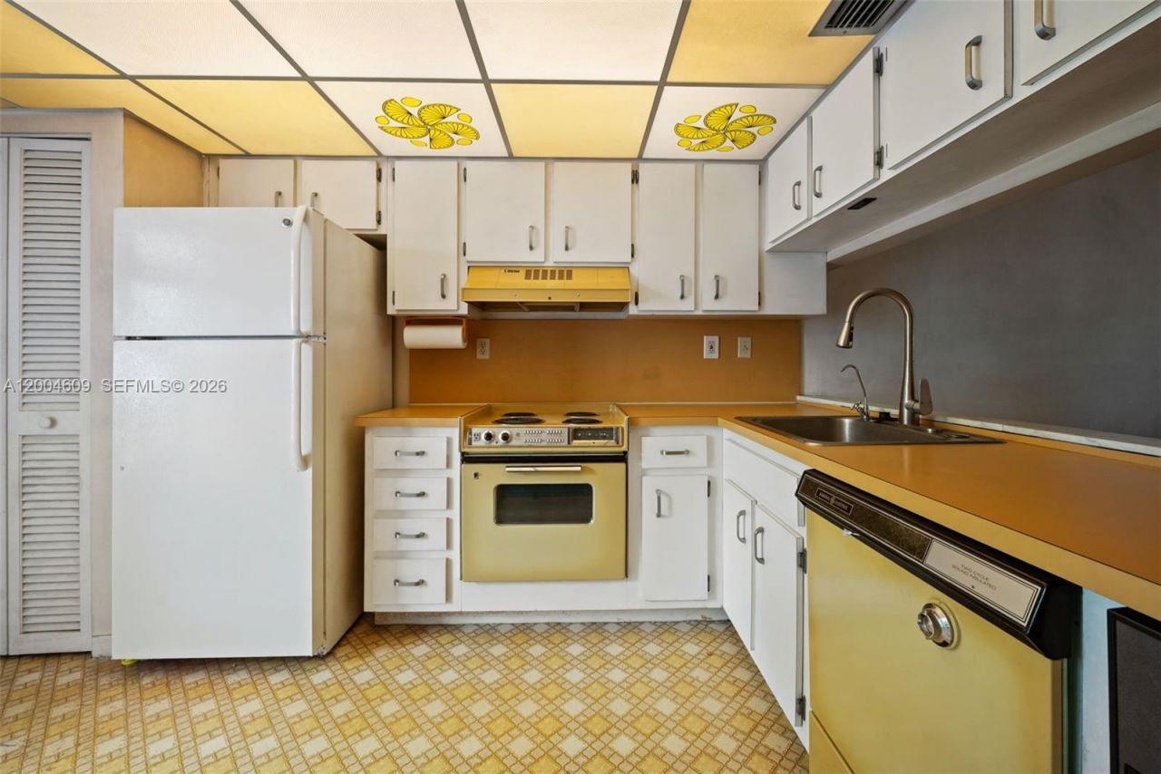 709 Curtiss Pkwy, Unit 23, Miami Springs, FL 33166 Photo