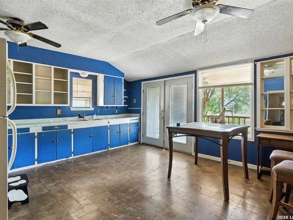 4672 Rakowitz, Adkins, TX 78101