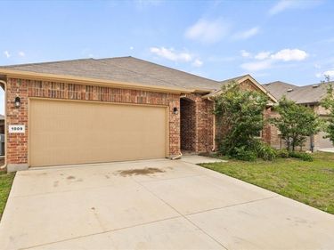 1009 Croxley Way, Fort Worth, TX 76247