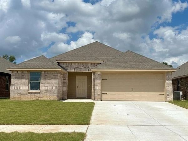 3300 Charleston Drive, Ennis, TX 75119
