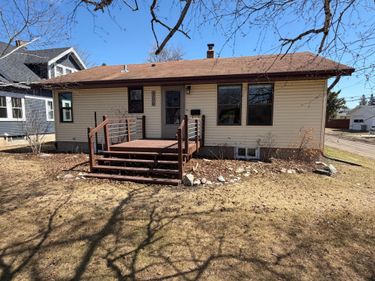 306 7th Avenue NE, Roseau, MN 56751