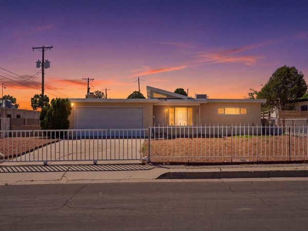 1009 Dakota Street NE, Albuquerque, NM 87110