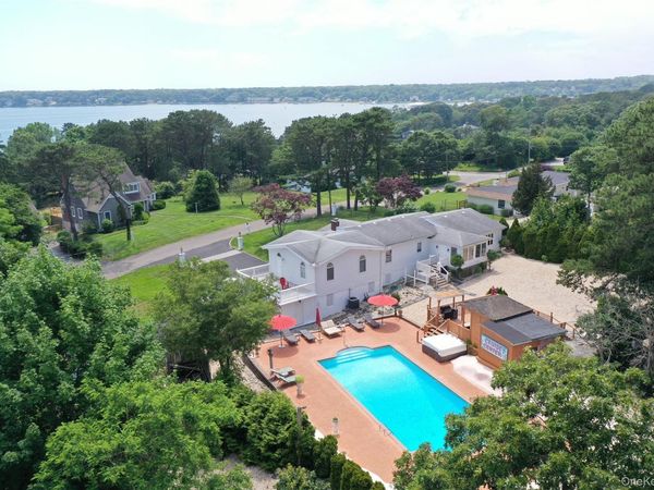 5 Huckleberry Lane, East, Hampton Bays, NY 11946