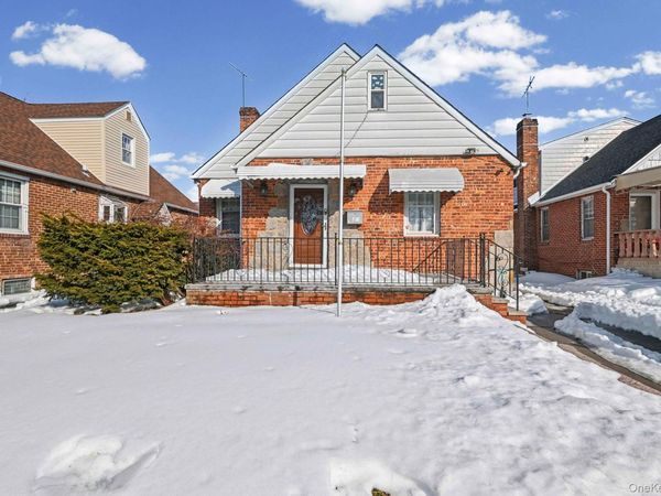 8311 Little Neck Parkway , Glen Oaks, NY 11004