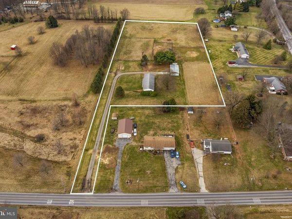 3697 NEWARK ROAD , COCHRANVILLE, PA 19330