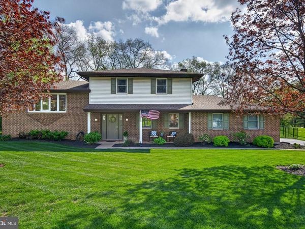 1612 YORKTOWNE DRIVE, YORK, PA 17408