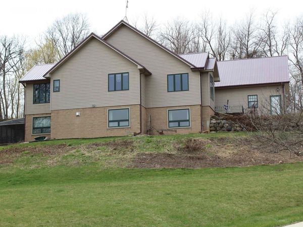 2565 143rd Ave, Decorah, IA 52101