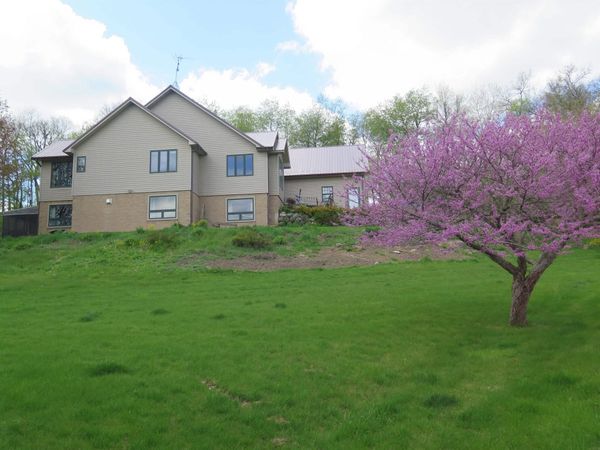 2565 143rd Ave, Decorah, IA 52101