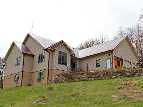 2565 143rd Ave, Decorah, IA 52101