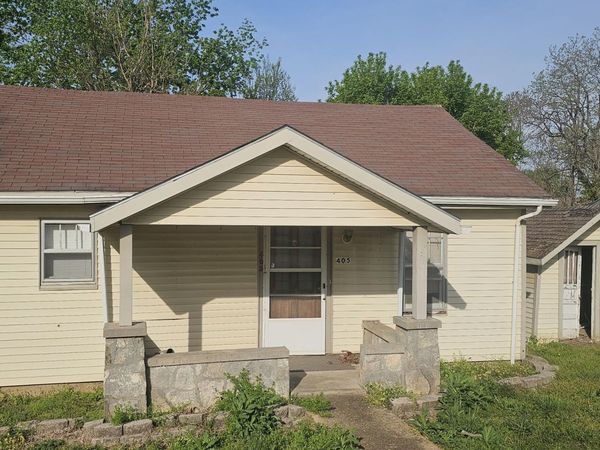 405 Luyster Street , Koshkonong, MO 65692