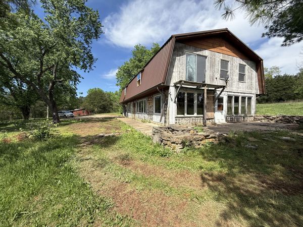 21611 Farm Road 2090 , Aurora, MO 65605