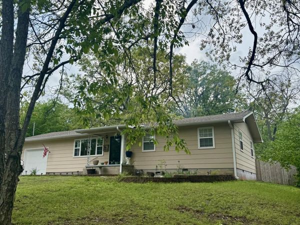 718 S Lincoln Street , Neosho, MO 64850