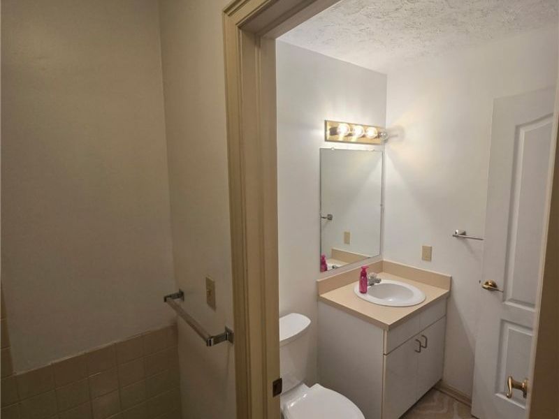 355 Village Pointe Drive, Unit F, Akron, OH 44313 Photo 6