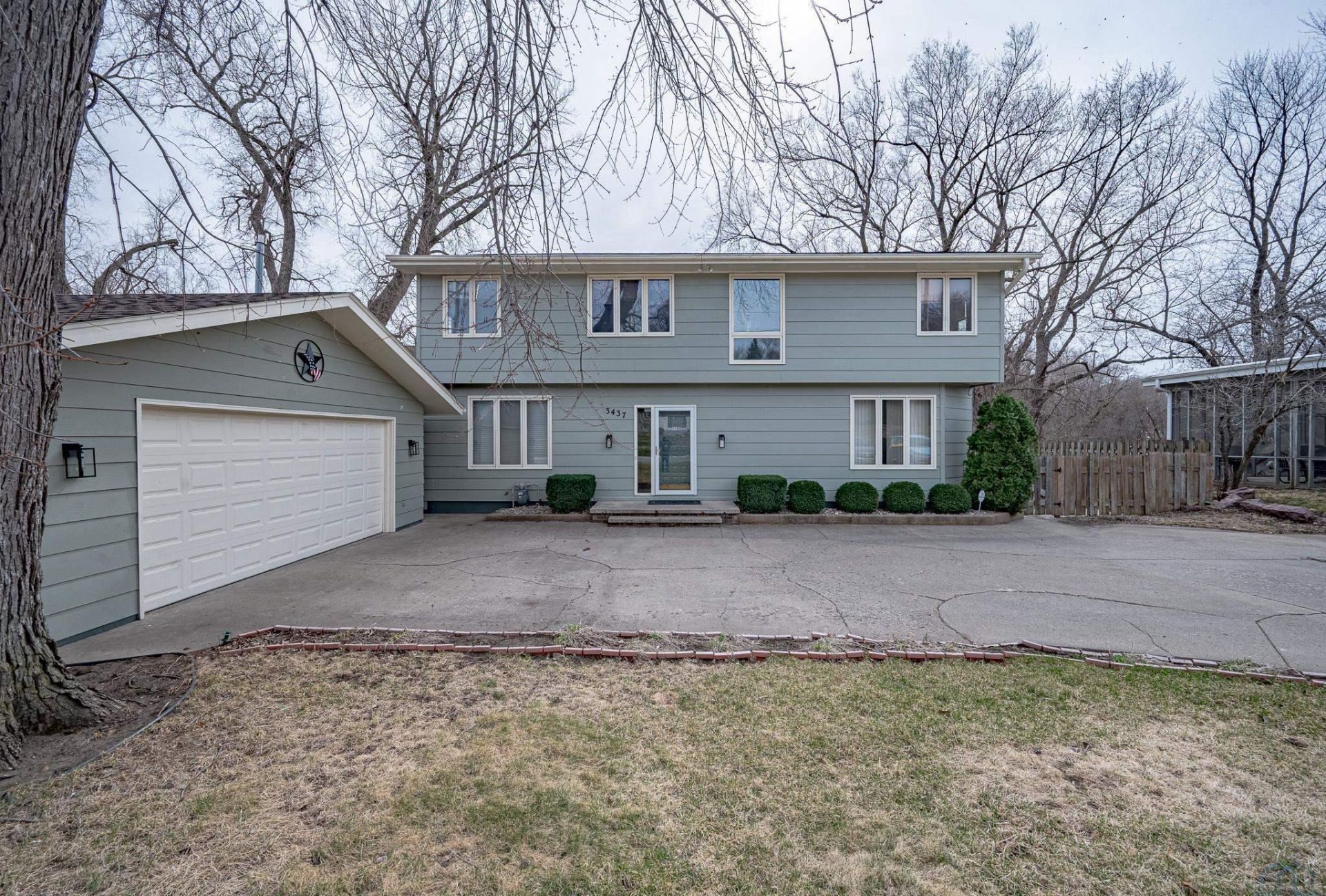 3437 Stone Park Blvd, Sioux City, IA 51104 Main Photo