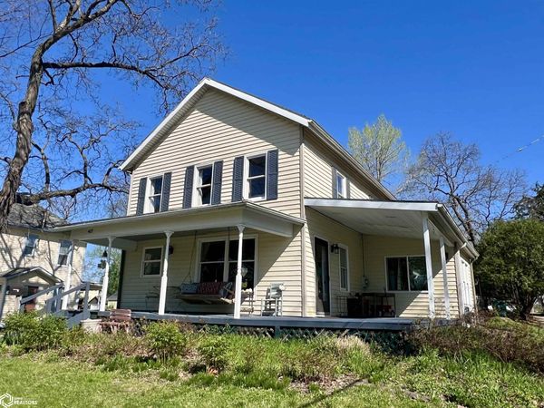 407 E Lowe Avenue, Fairfield, IA 52556