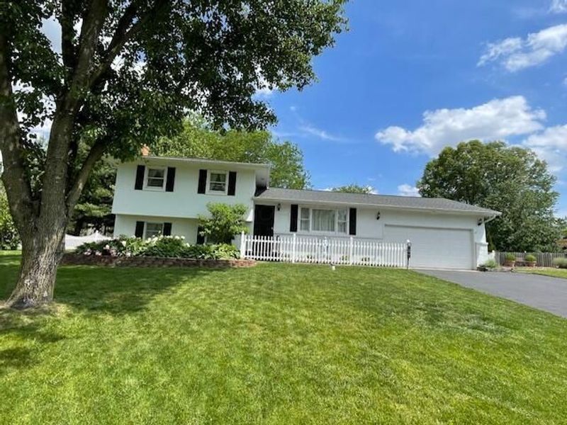 222 Deer Trail Road, Reynoldsburg, OH 43068 Photo 2