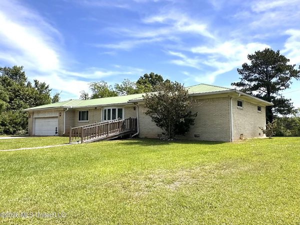 377 Hall Road, Forest, MS 39074