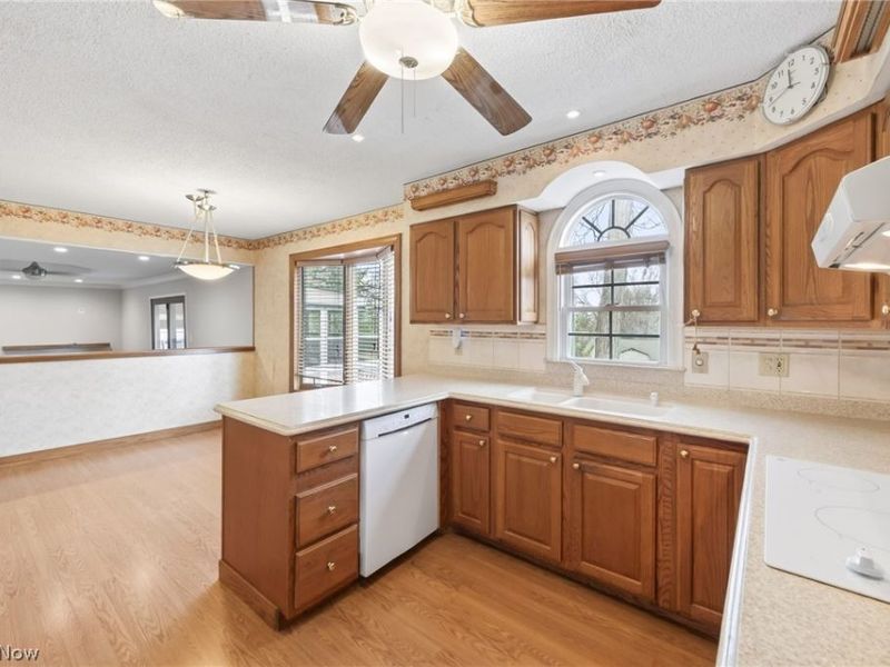 2300 Green Acres Drive, Parma, OH 44134 Photo 10