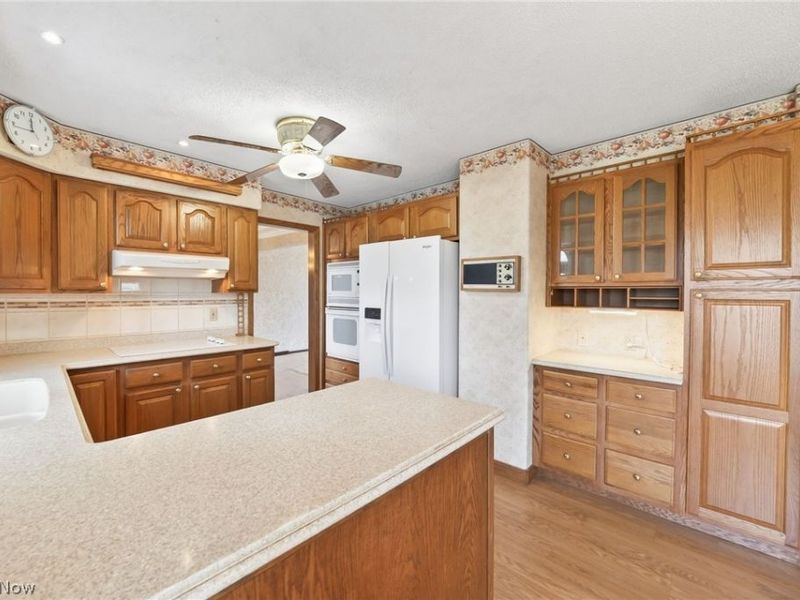 2300 Green Acres Drive, Parma, OH 44134 Photo 9