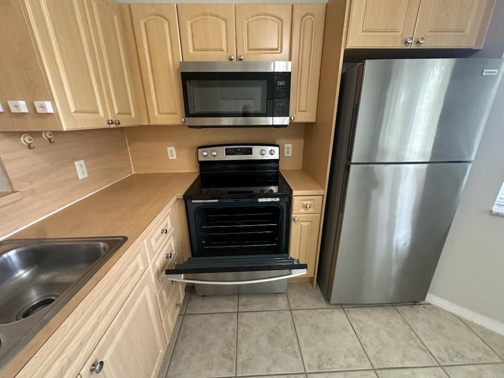 7830 NW 6th Street, Unit 201, Pembroke Pines, FL 33024 Photo