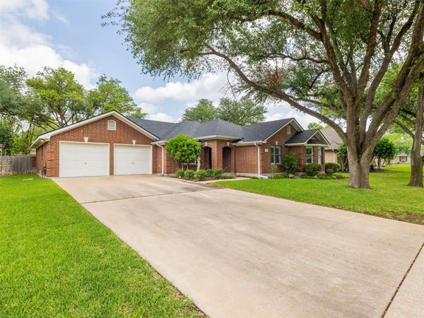 1304 Sagewood DR, Taylor, TX 76574