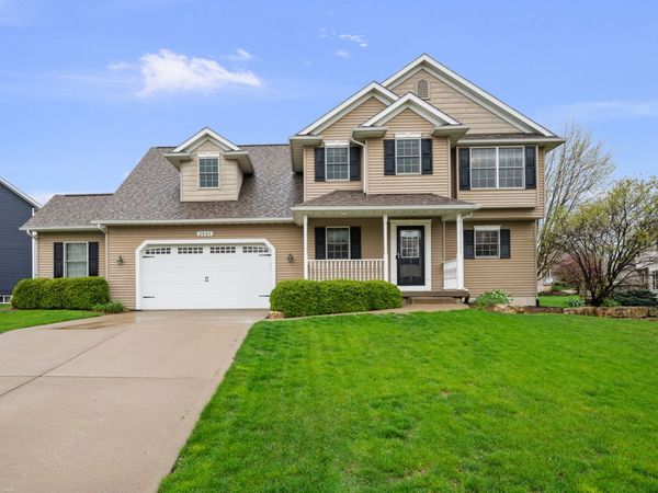 2943 Church Street , Bettendorf, IA 52722