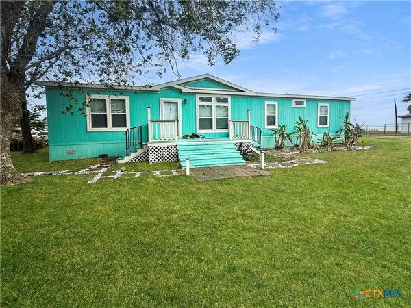 112 N Vivian Stevens Street , Port Lavaca, TX 77979