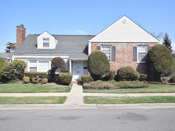 283 Princeton Road, Rockville Centre, NY 11570