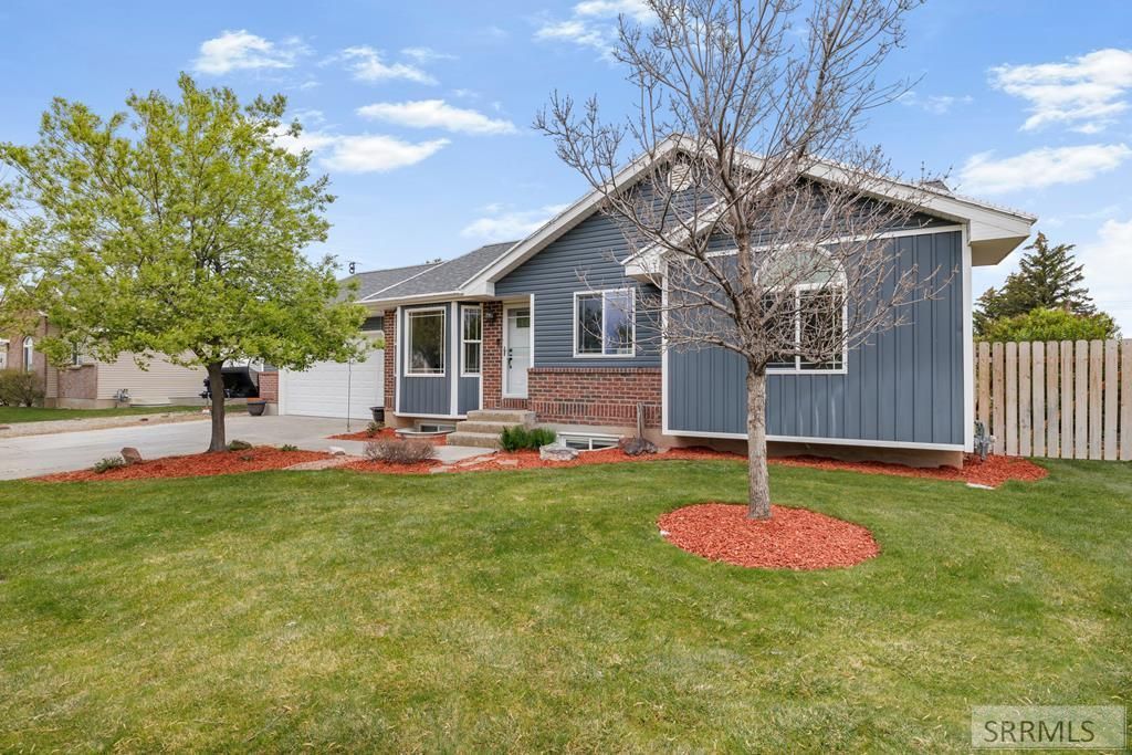 3133 E Pinnacle Drive, Idaho Falls, ID 83401 Main Photo
