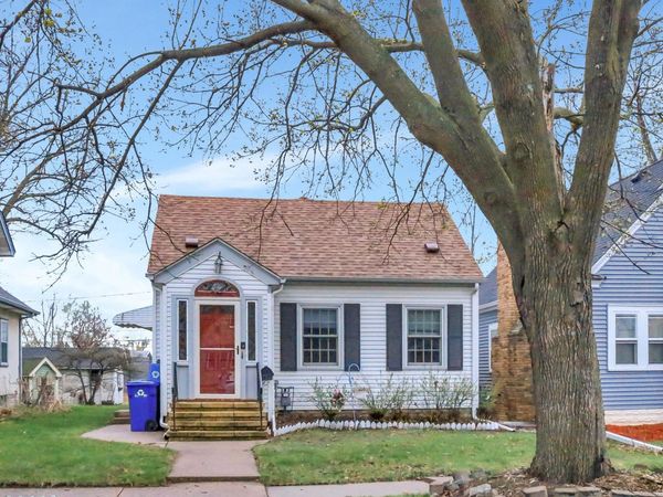 736 Cottage Avenue E, Saint Paul, MN 55106