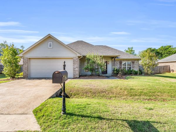 350 Stone Ridge, Starkville, MS 39759