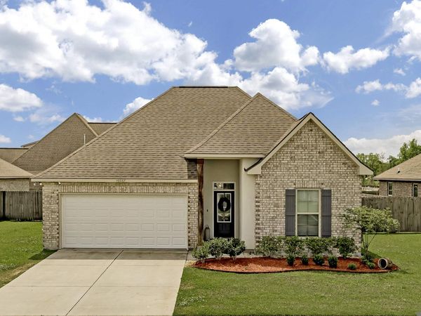 40067 Maddie Dr, Prairieville, LA 70769