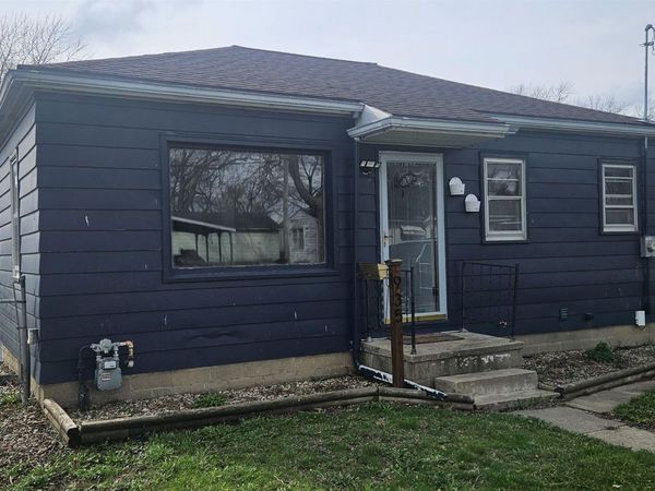 935 Adrian , Waterloo, IA 50703