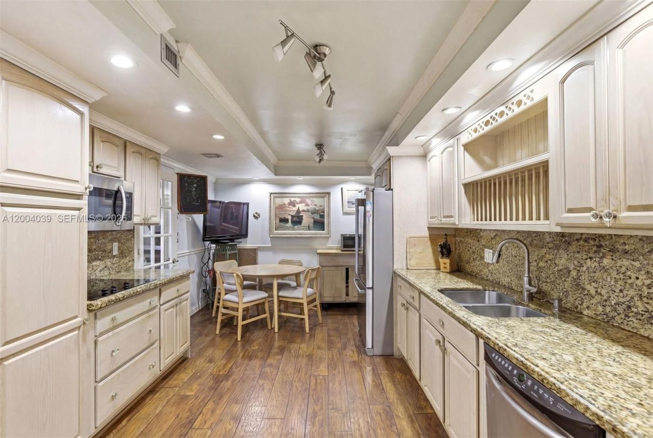 1800 NE 114th St, Unit 1505, Miami, FL 33181 Photo