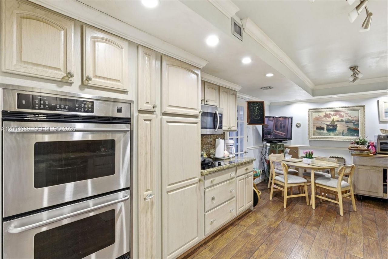 1800 NE 114th St, Unit 1505, Miami, FL 33181 Photo